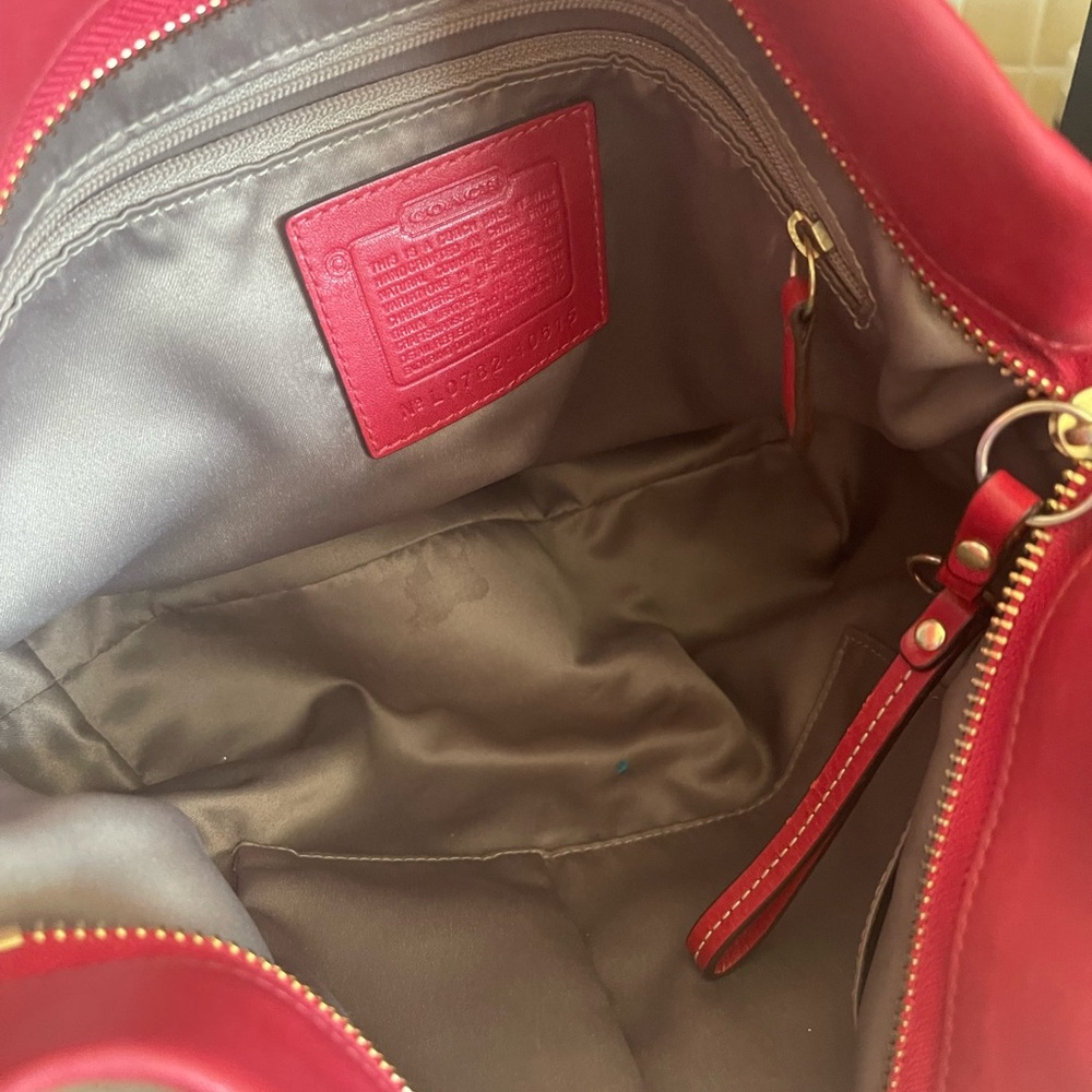 Coach Carly Hobo Leather Bag with Gold-Tone Hardware ❤️‍🔥color transfer in pic - Picture 9 of 9